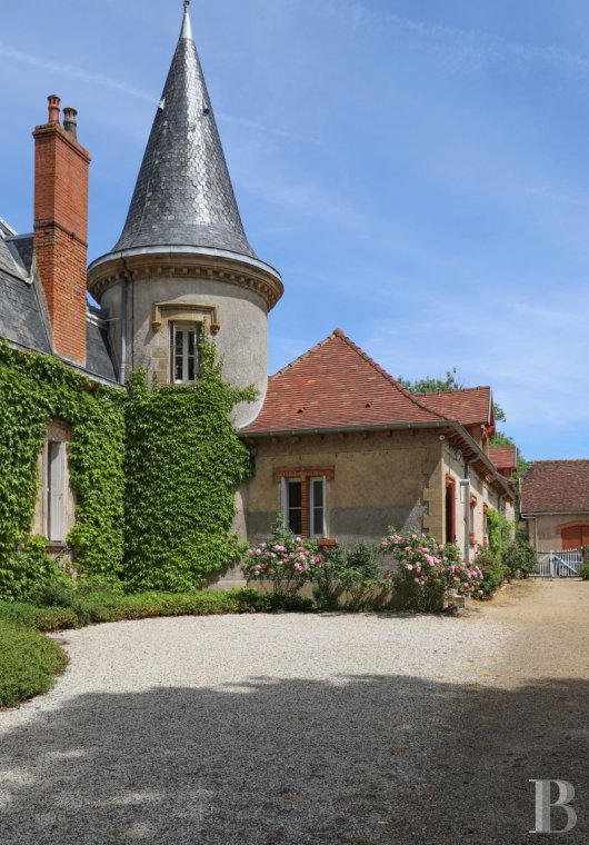 A 19th century chateau and surrounding park available for film projects in Saône-et-Loire, in the south of Morvan - photo  n°3